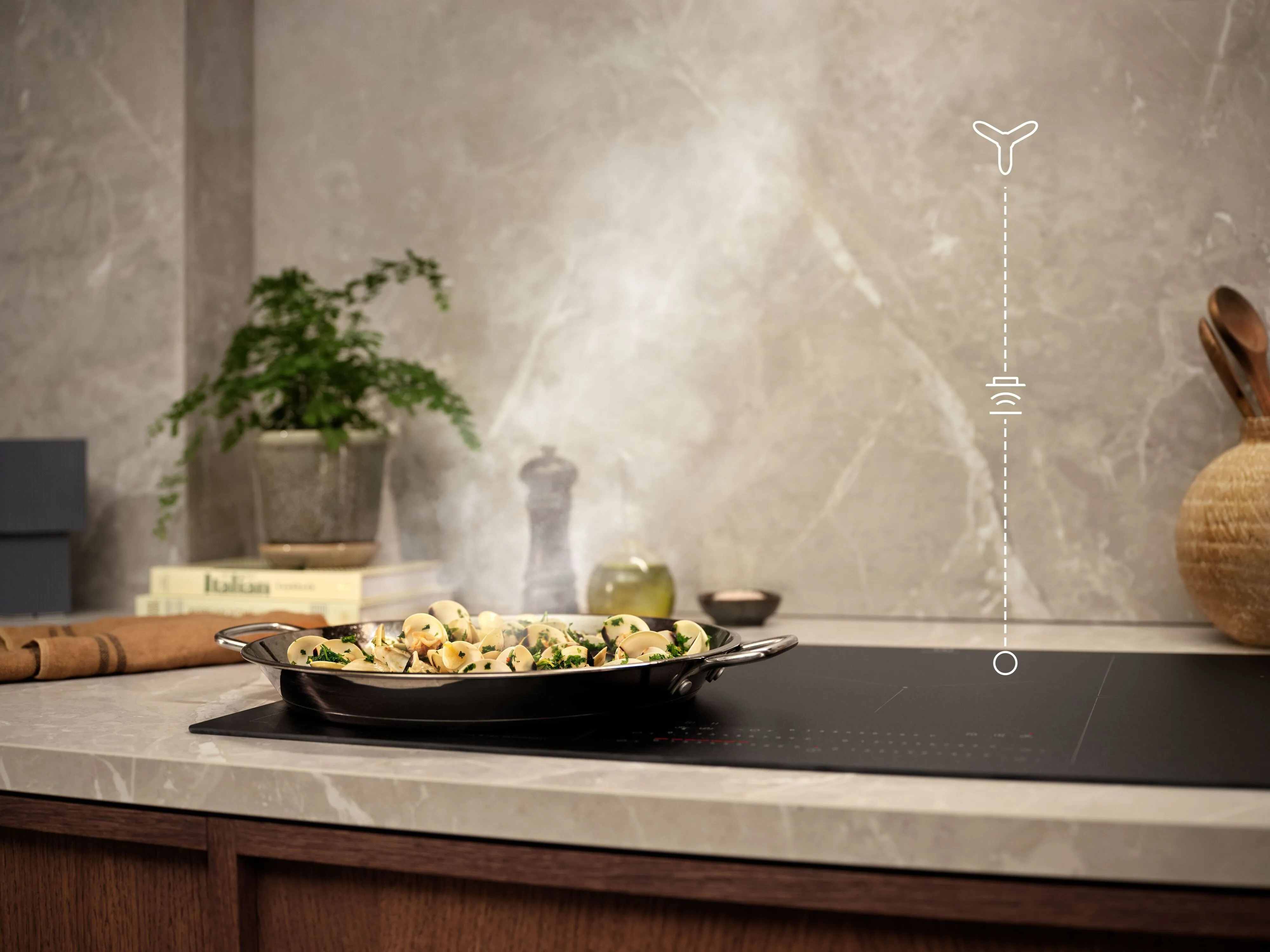 Вытяжка Т-образная Electrolux LFC716B в TehnoAdept