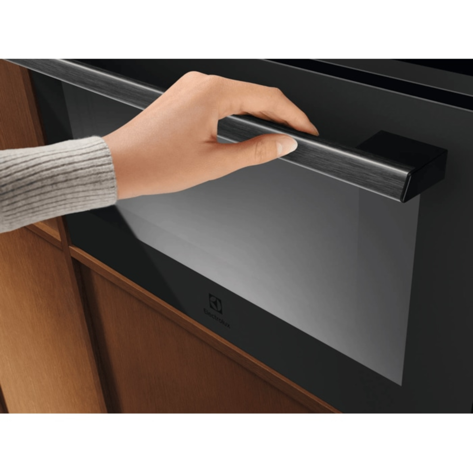 Микроволновая печь встраиваемая Electrolux EVM9E2XT, черный в TehnoAdept