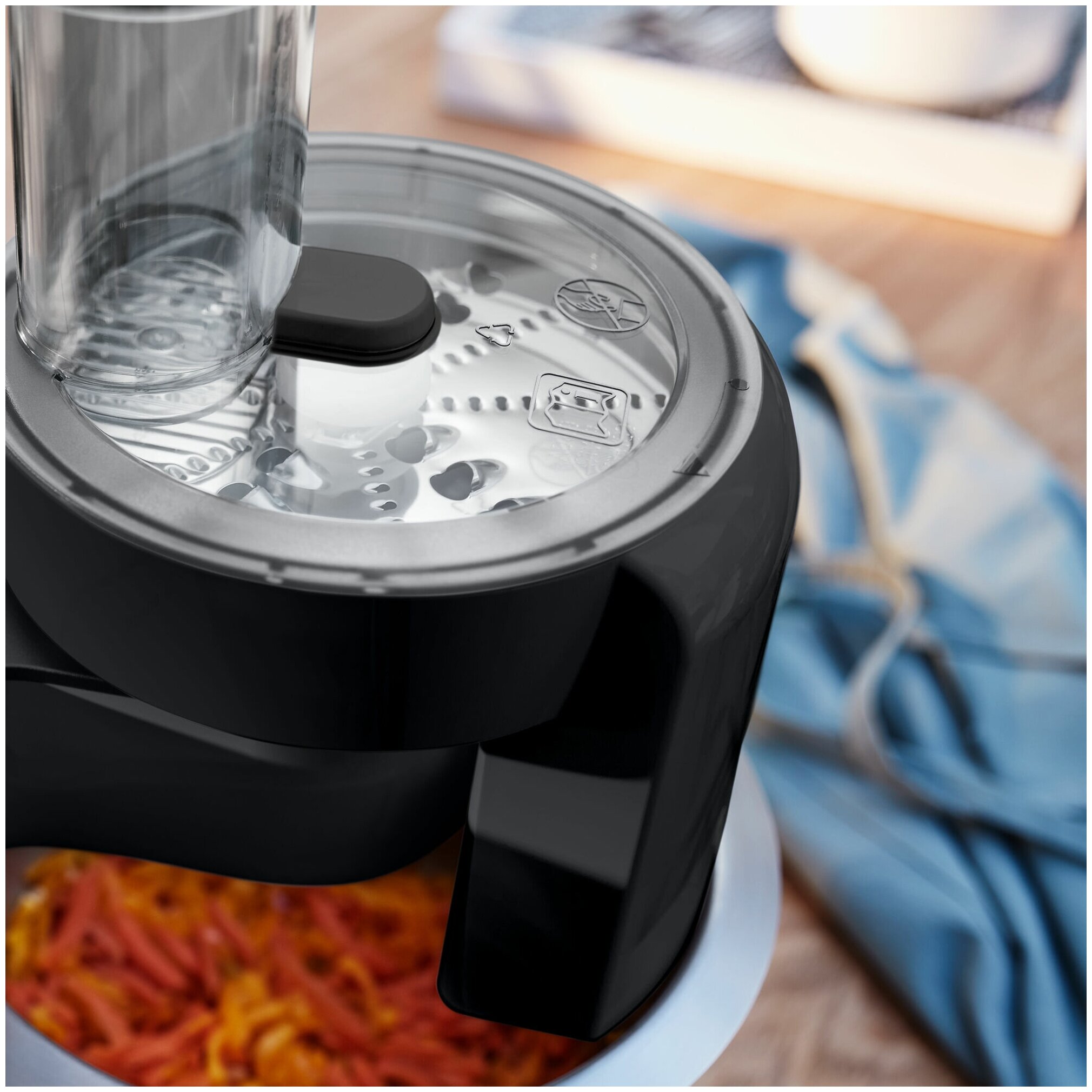 Комбайн кухонный Bosch MUMS2ER01 красный в TehnoAdept