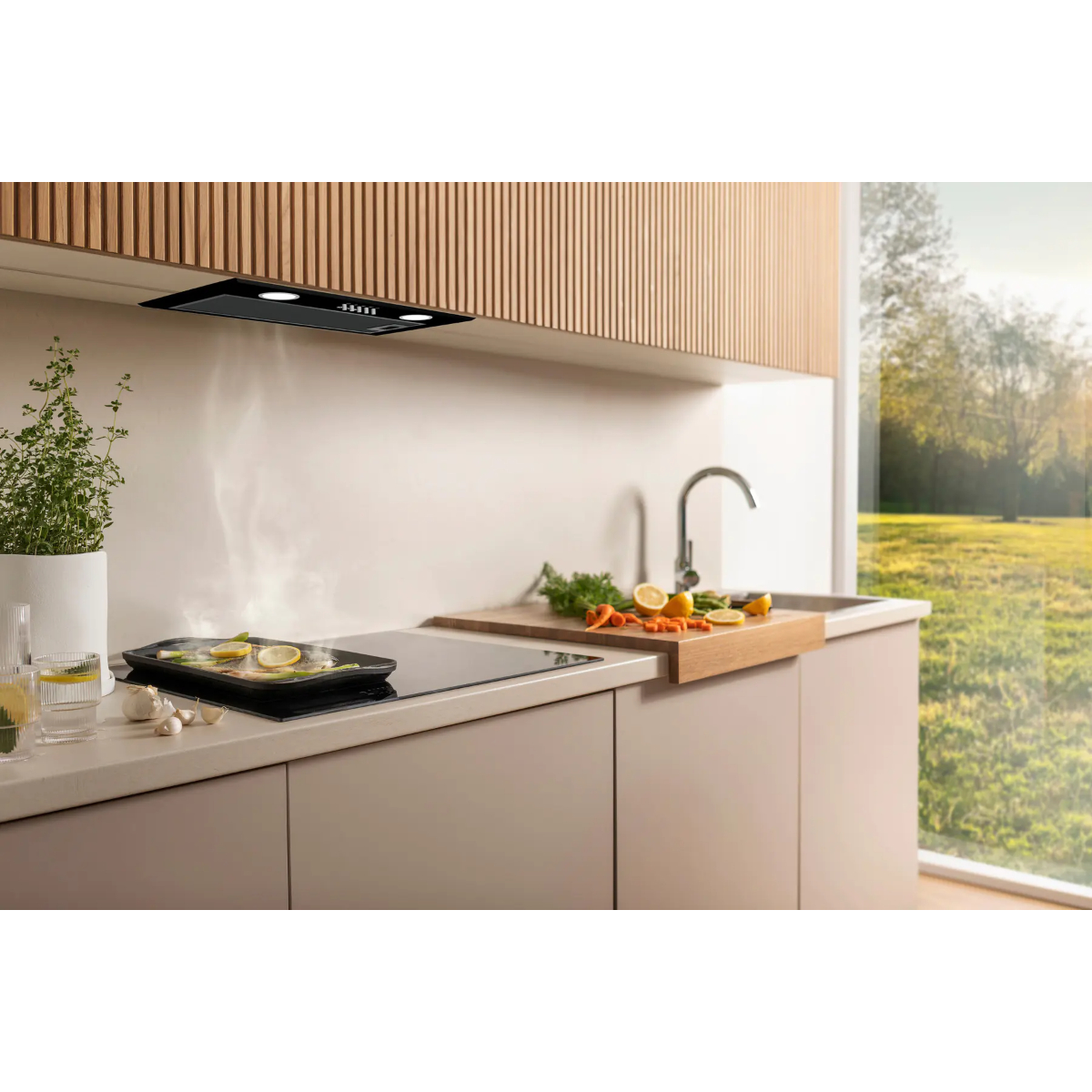 Вытяжка встраиваемая Gorenje BHI526E6B, черный в TehnoAdept
