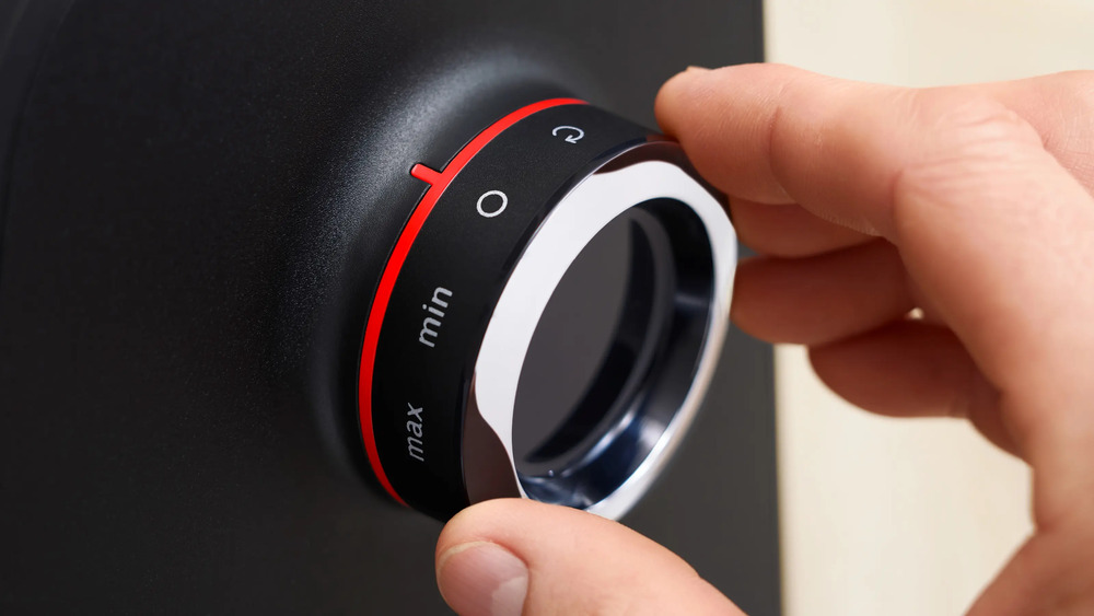 Мясорубка электрическая Bosch MFWS650B, черный/серебристый металлик в TehnoAdept