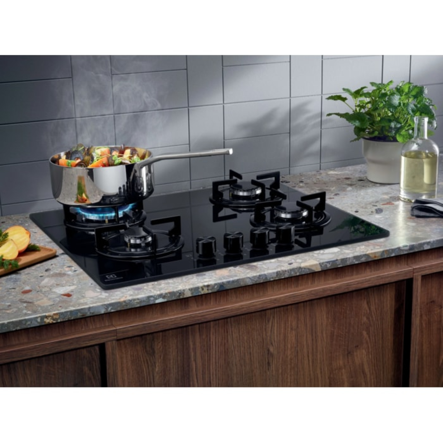 Варочная панель газовая Electrolux EGT6242NVK, черный в TehnoAdept