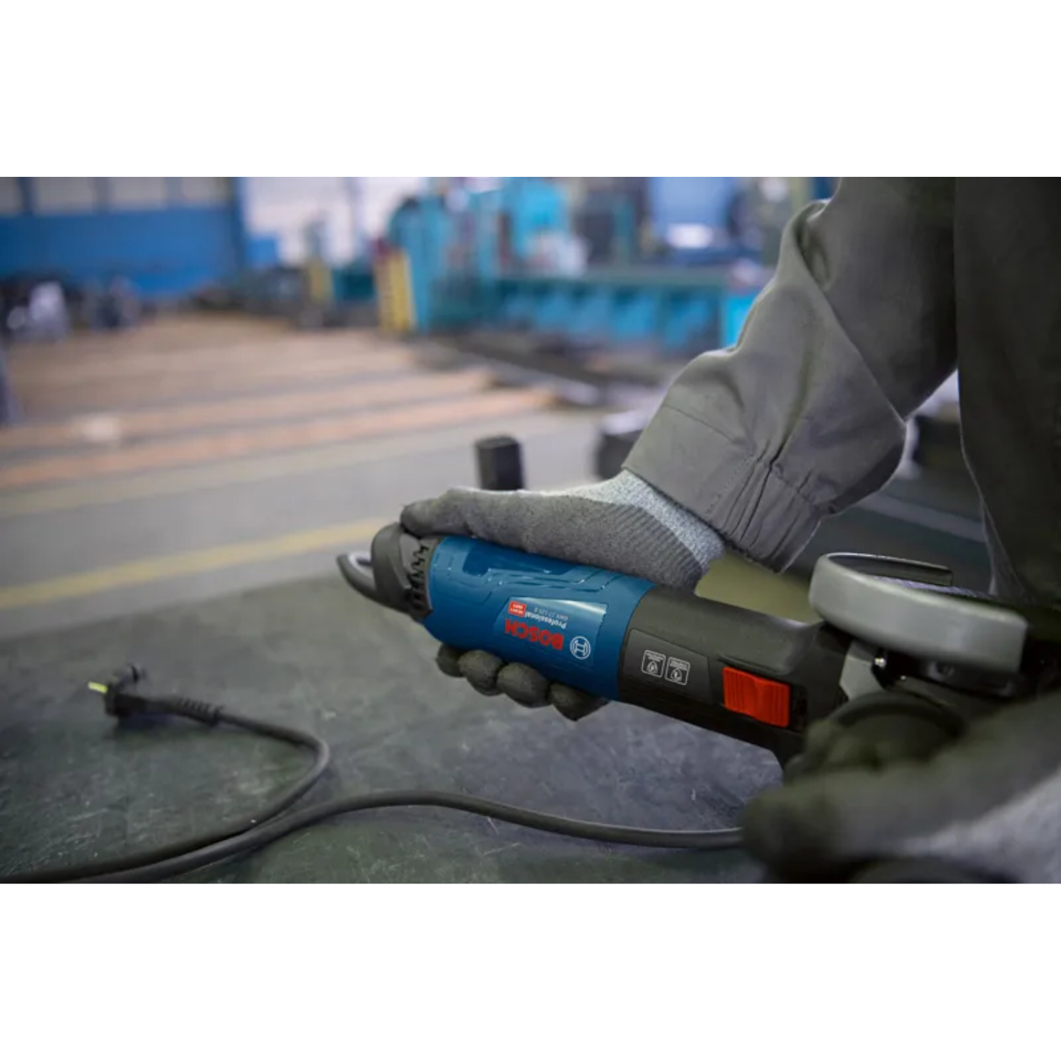 Угловая шлифмашина (болгарка) Bosch GWS 17-125 S (06017D0300) в TehnoAdept