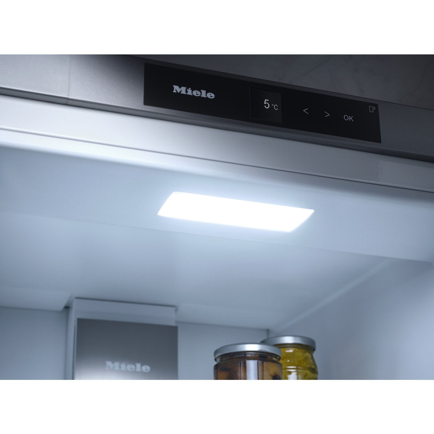 Холодильник встраиваемый Miele K 7743 E, белый в TehnoAdept
