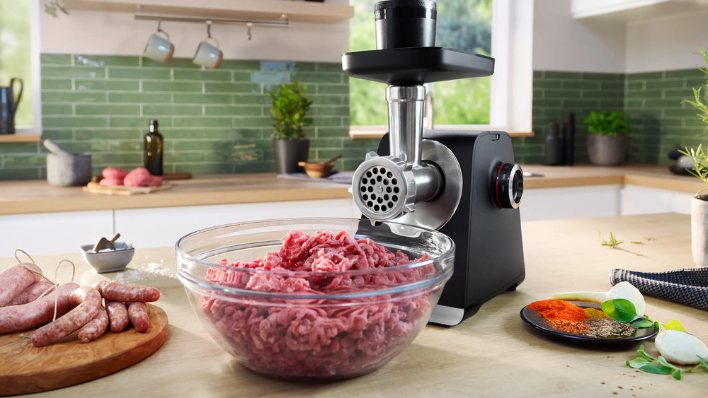 Мясорубка электрическая Bosch MFWS650B, черный/серебристый металлик в TehnoAdept