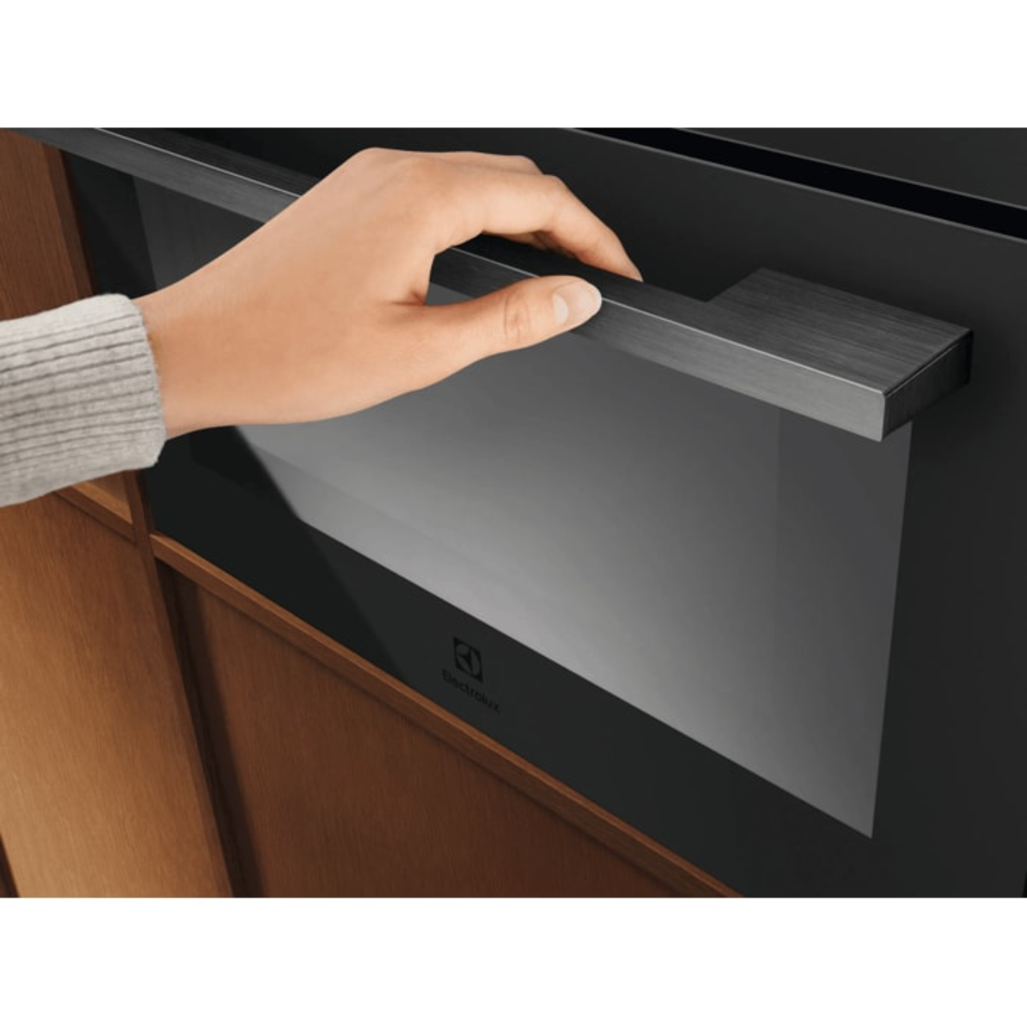 Микроволновая печь встраиваемая Electrolux KVM9E2XT, черный в TehnoAdept