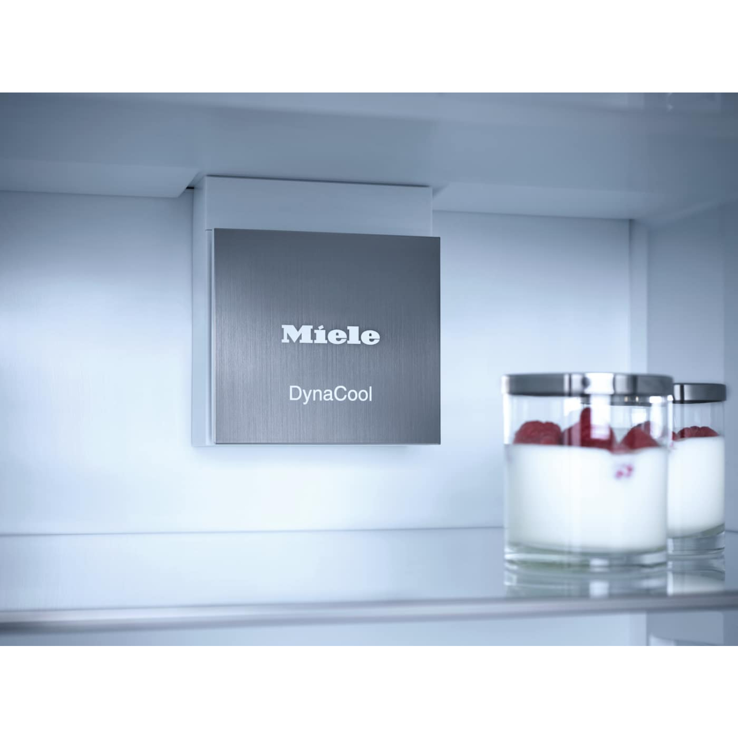 Холодильник встраиваемый Miele K 7743 E, белый в TehnoAdept